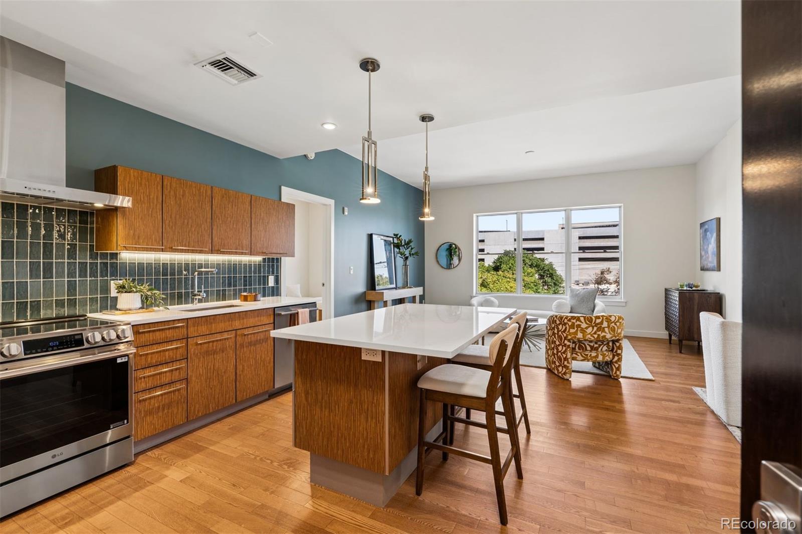 410 Acoma Street Unit: 305