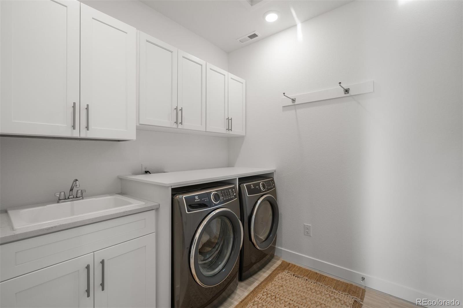 15475 W Columbia Avenue