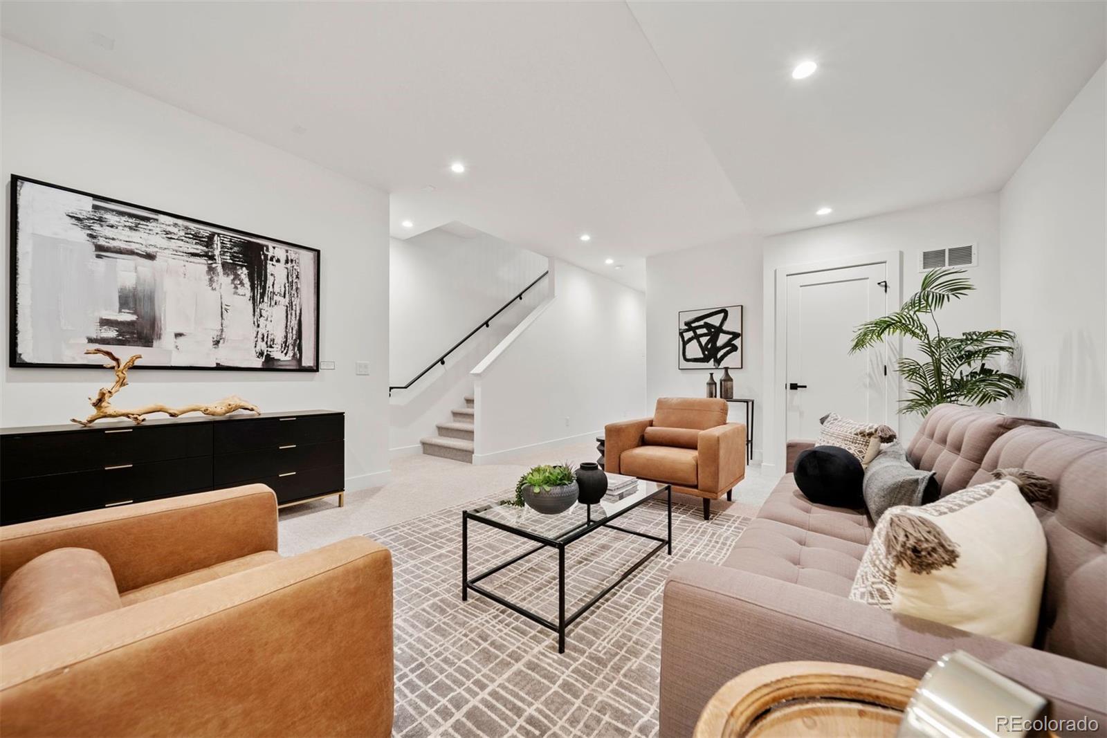 2452 S Cherokee Street