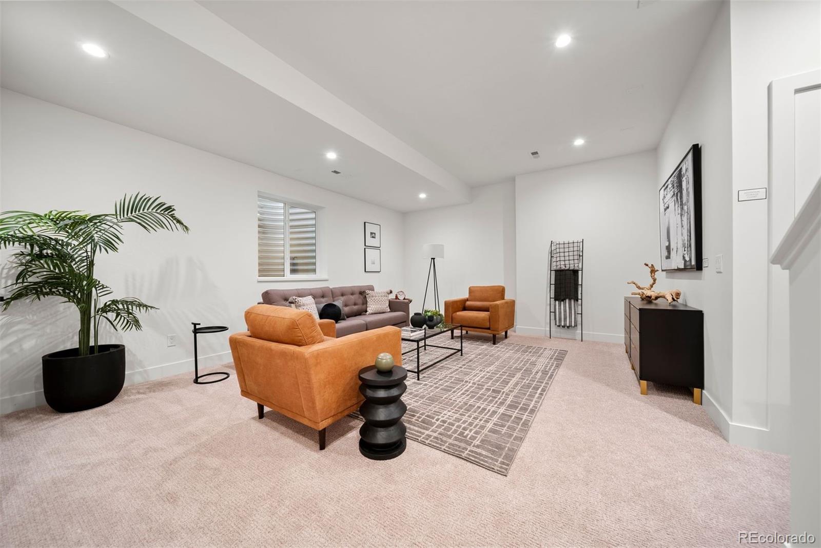 2452 S Cherokee Street