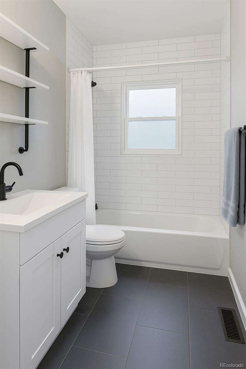 2910-2912 S Delaware Street