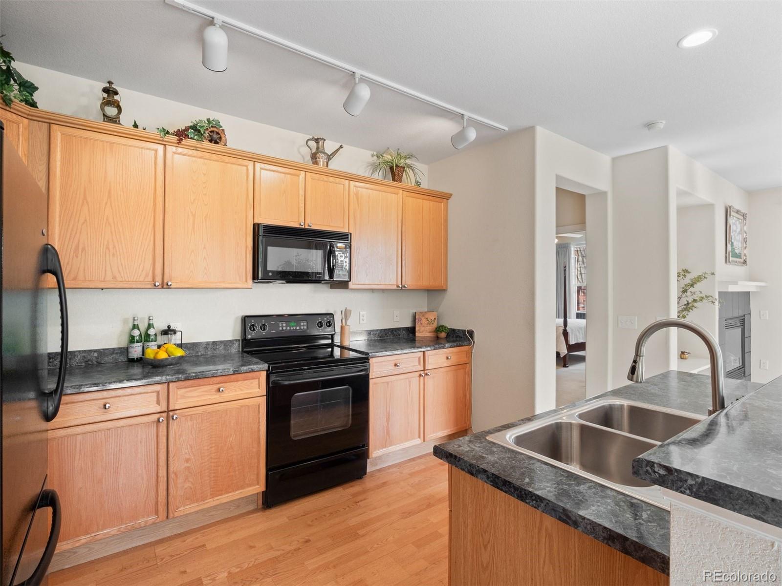 2240 S Vaughn Way Unit: 103