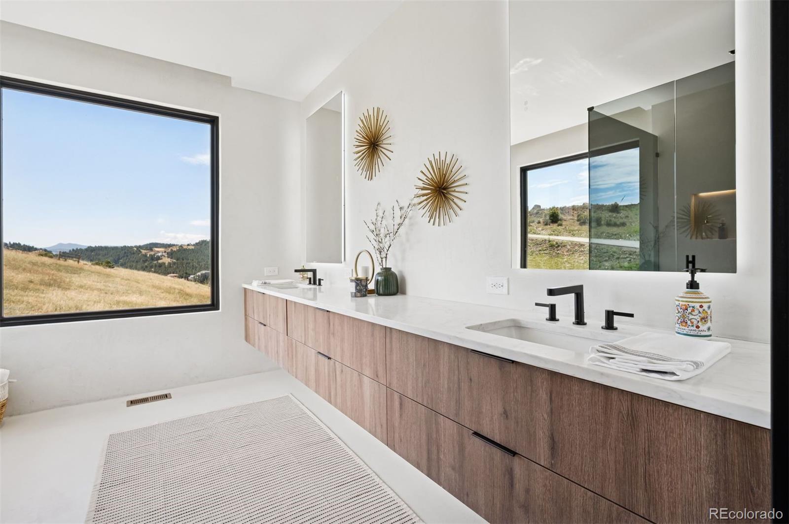 545 Strada Rossa Road