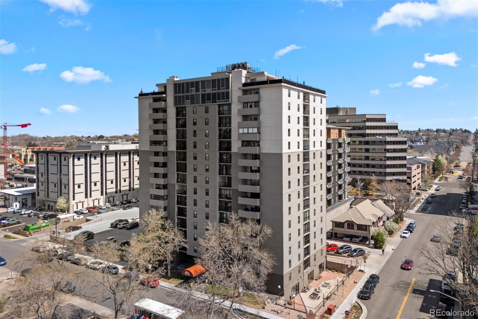 2 Adams Street Unit: 806