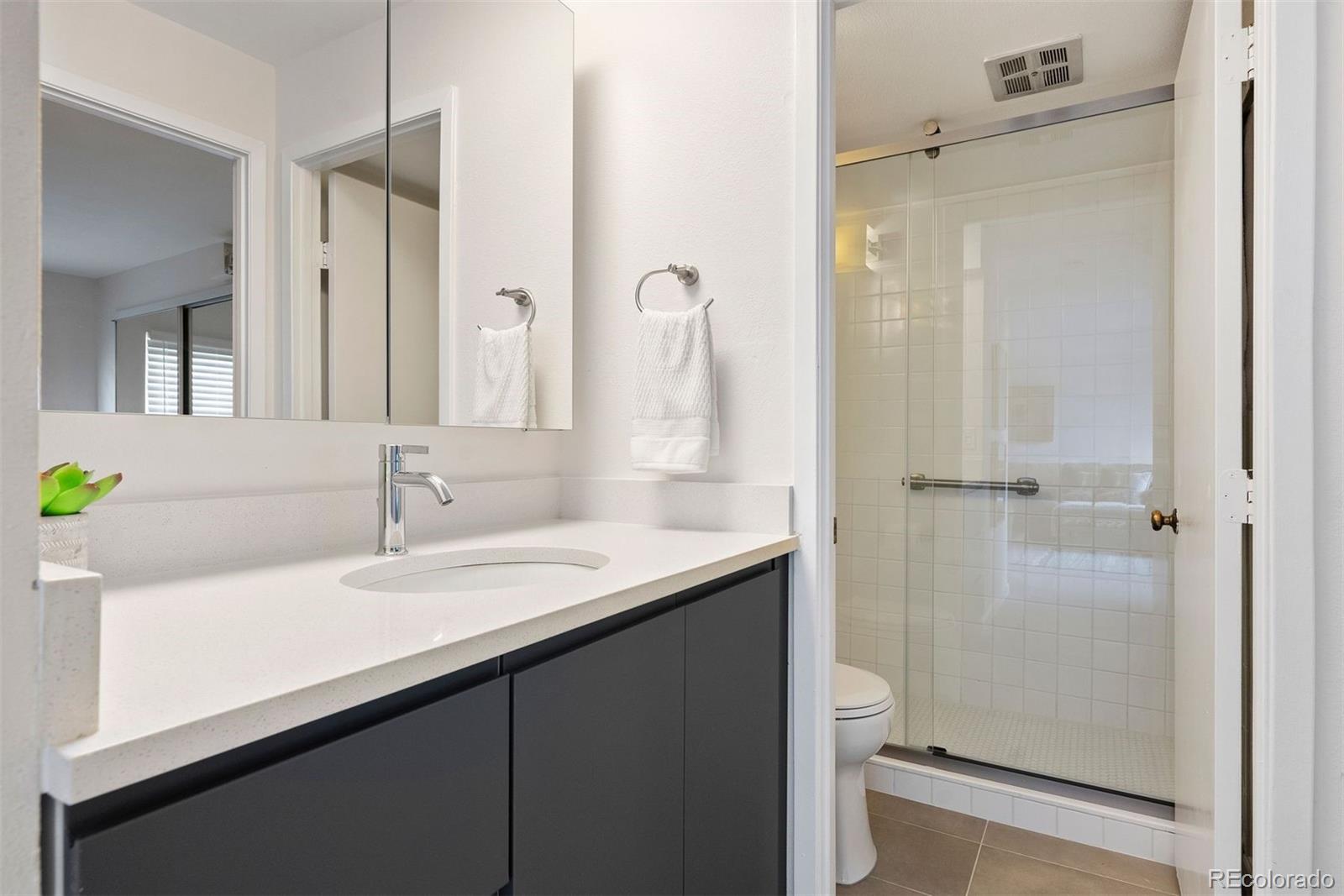 2 Adams Street Unit: 806