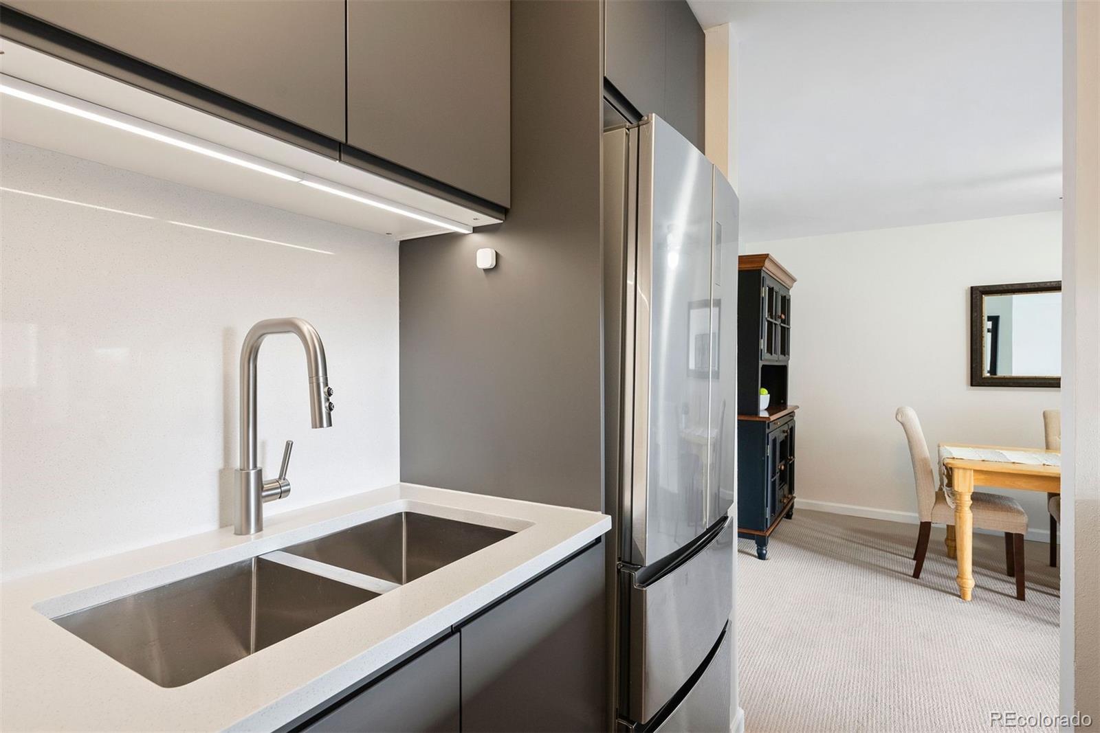 2 Adams Street Unit: 806