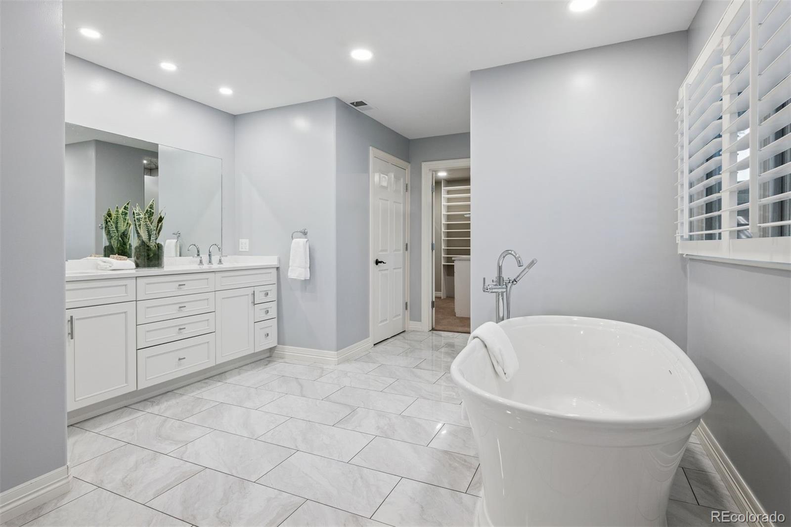 400 S Steele Street Unit: 61