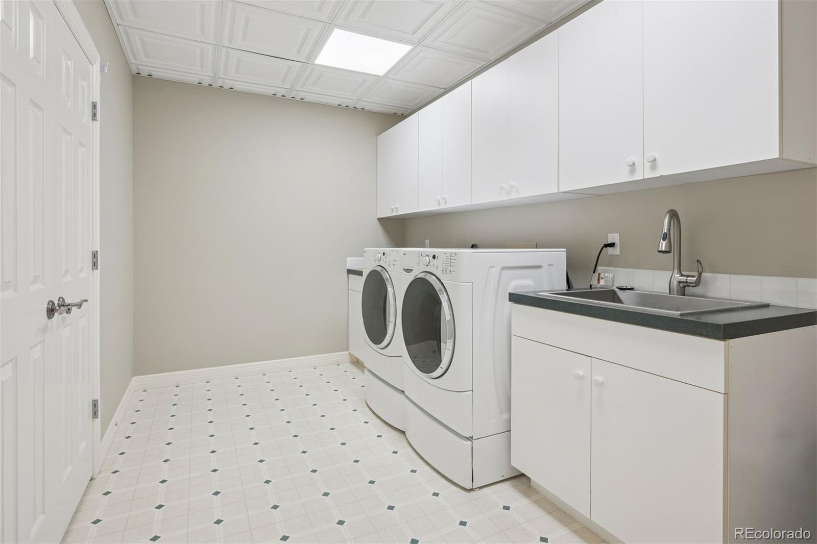 400 S Steele Street Unit: 61