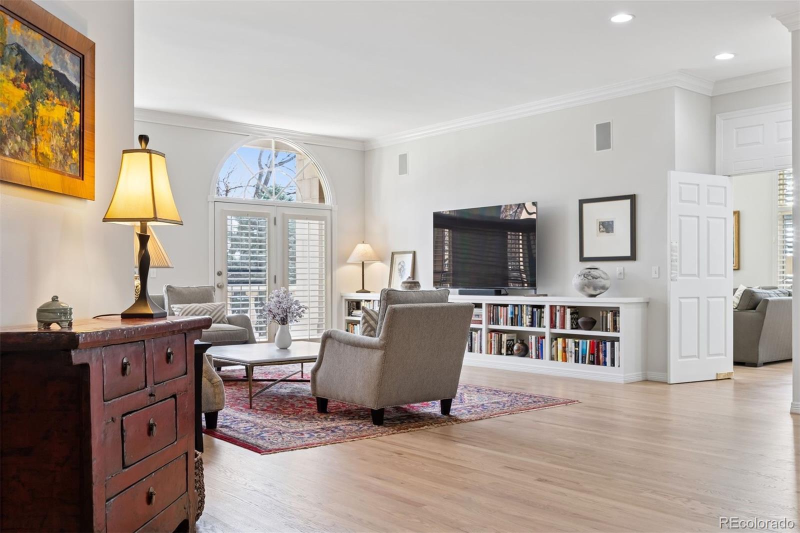 301 Garfield Street Unit: 1E