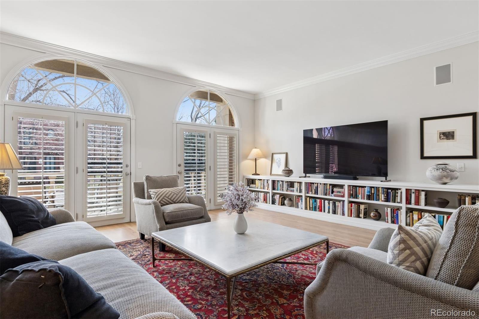 301 Garfield Street Unit: 1E