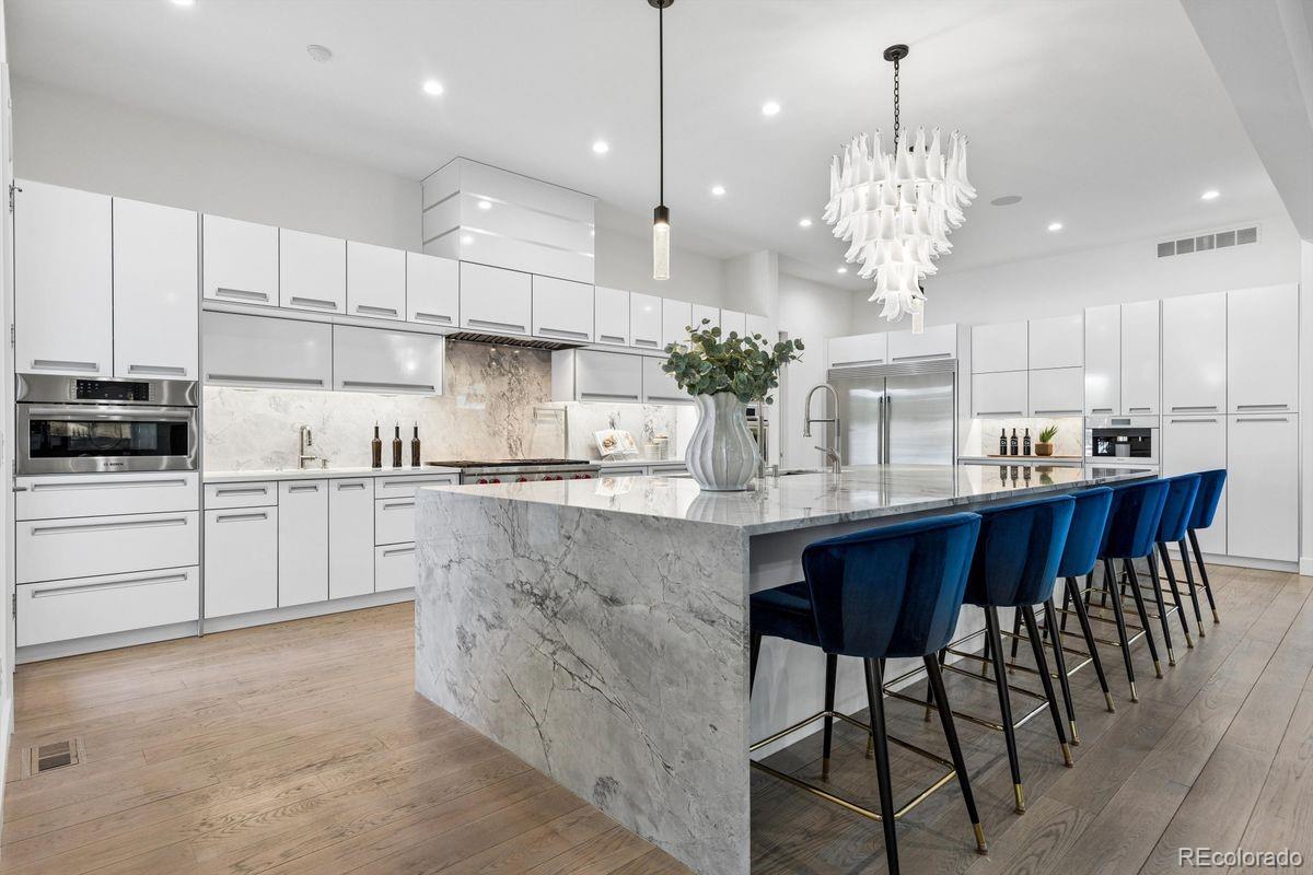 2821 E Cedar Avenue Unit: 17