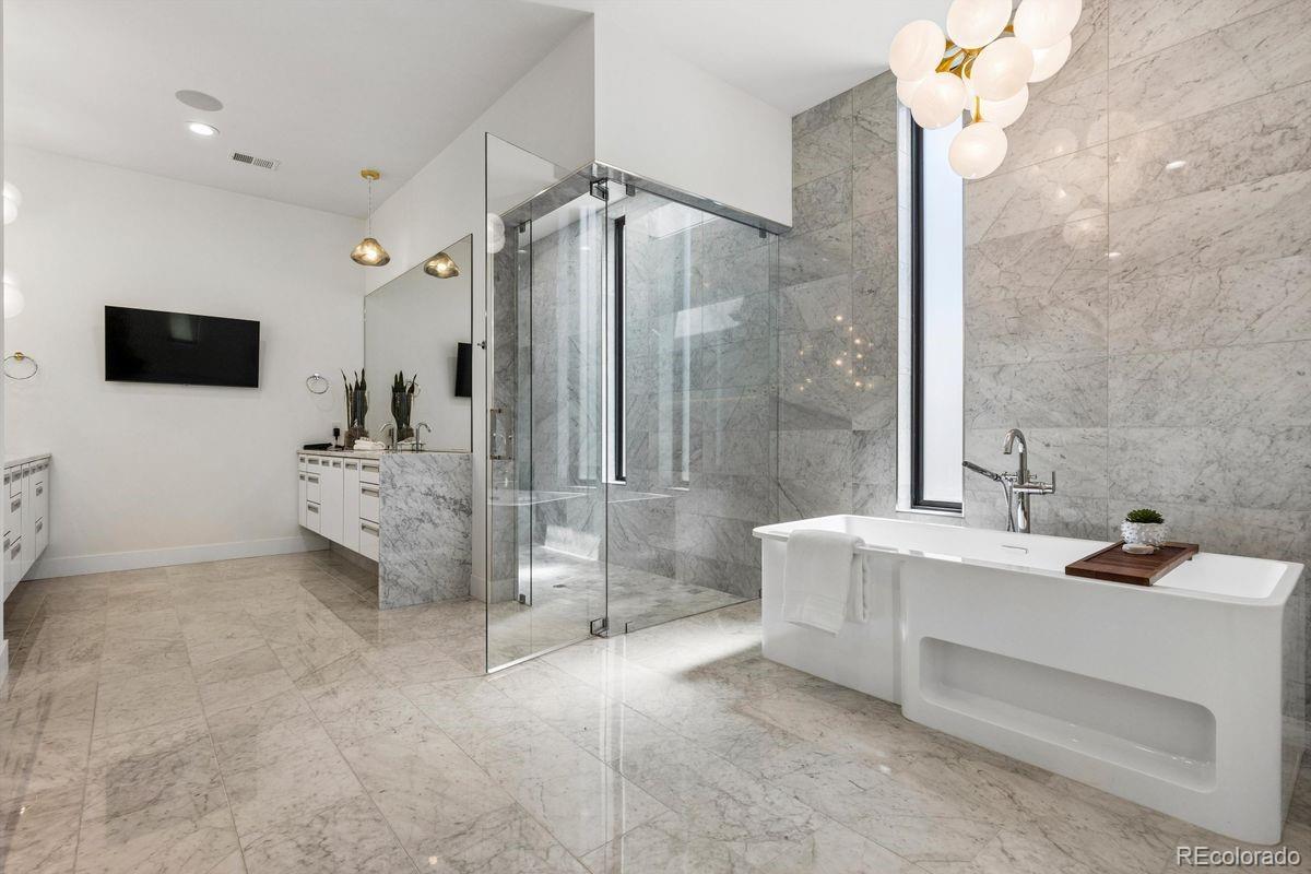 2821 E Cedar Avenue Unit: 17