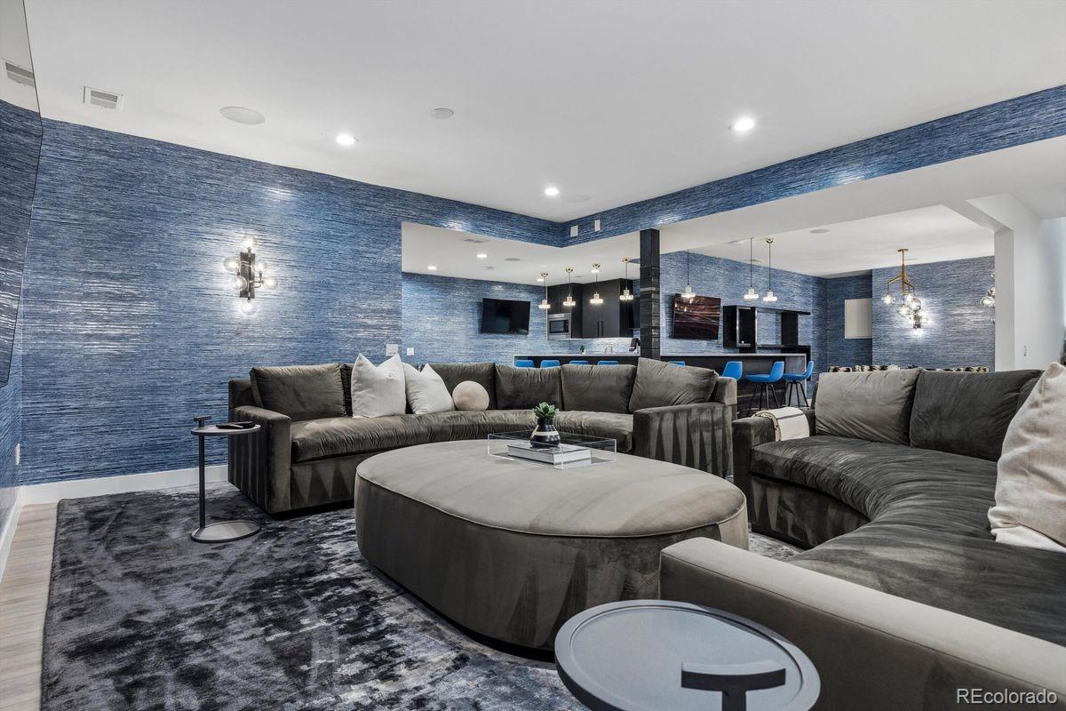 2821 E Cedar Avenue Unit: 17