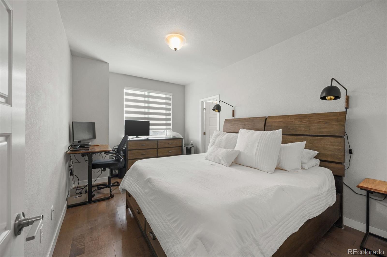 694 E Hinsdale Avenue