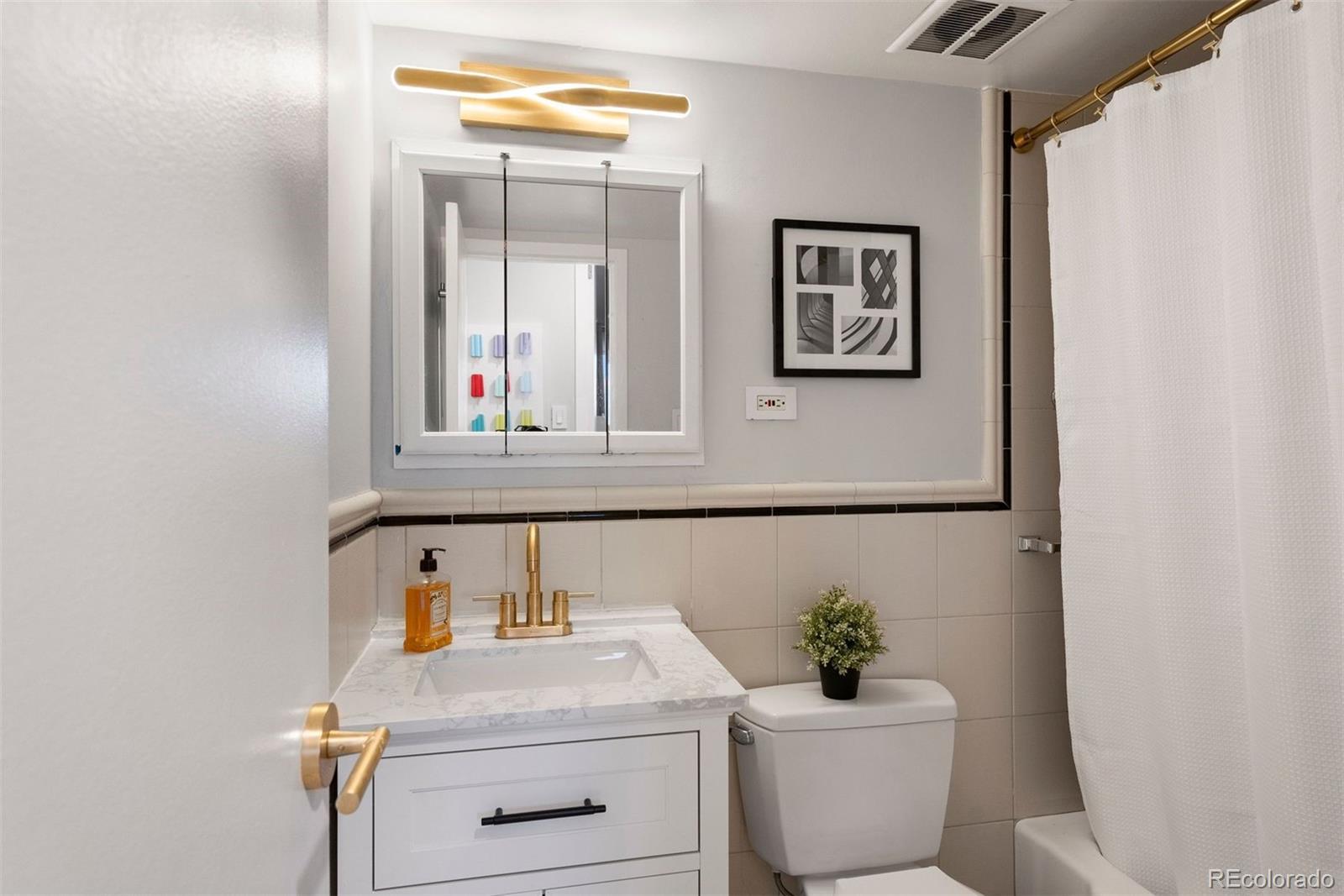 1200 Vine Street Unit: 5G