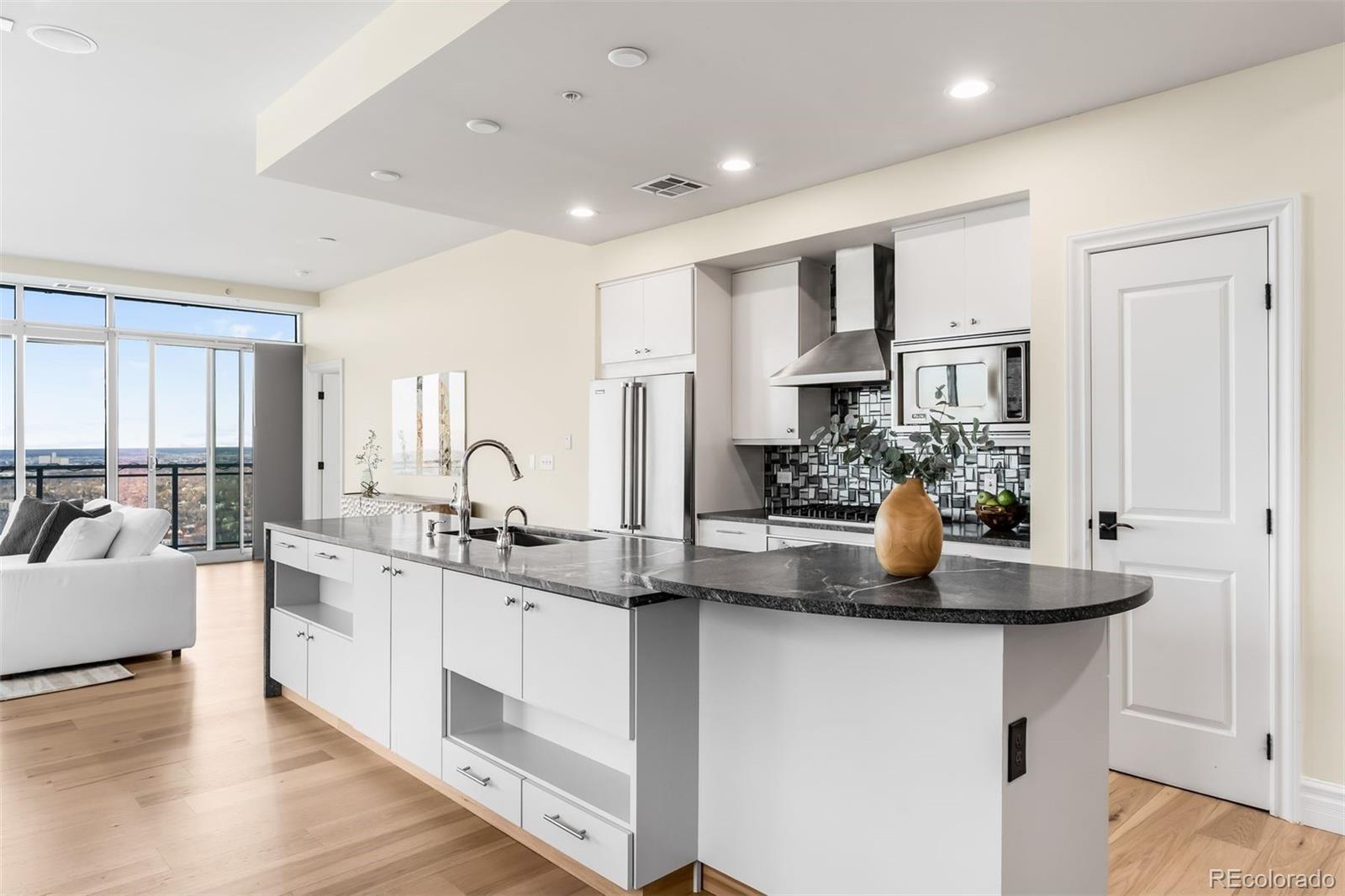 2001 Lincoln Street Unit: 3121