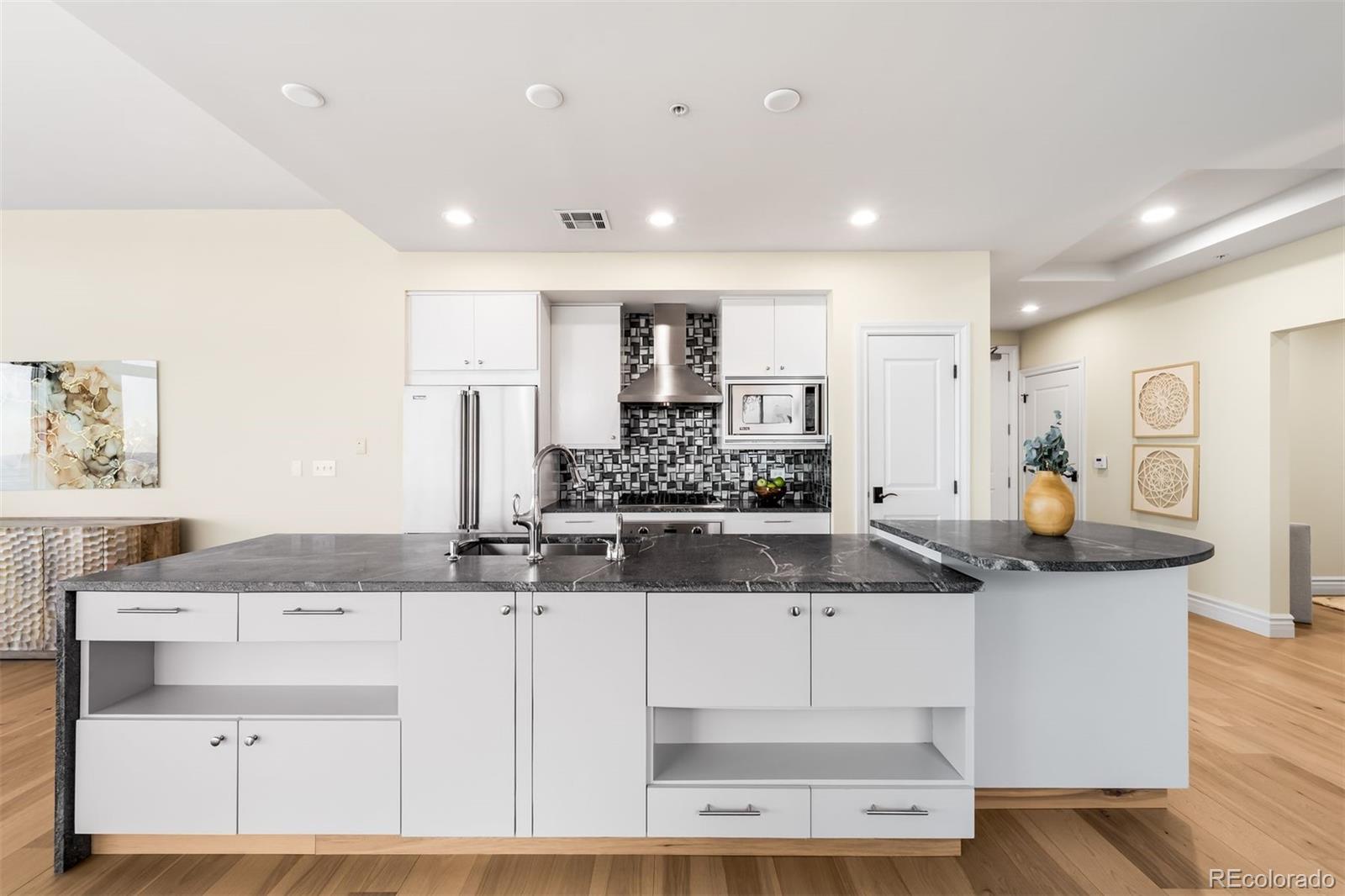 2001 Lincoln Street Unit: 3121