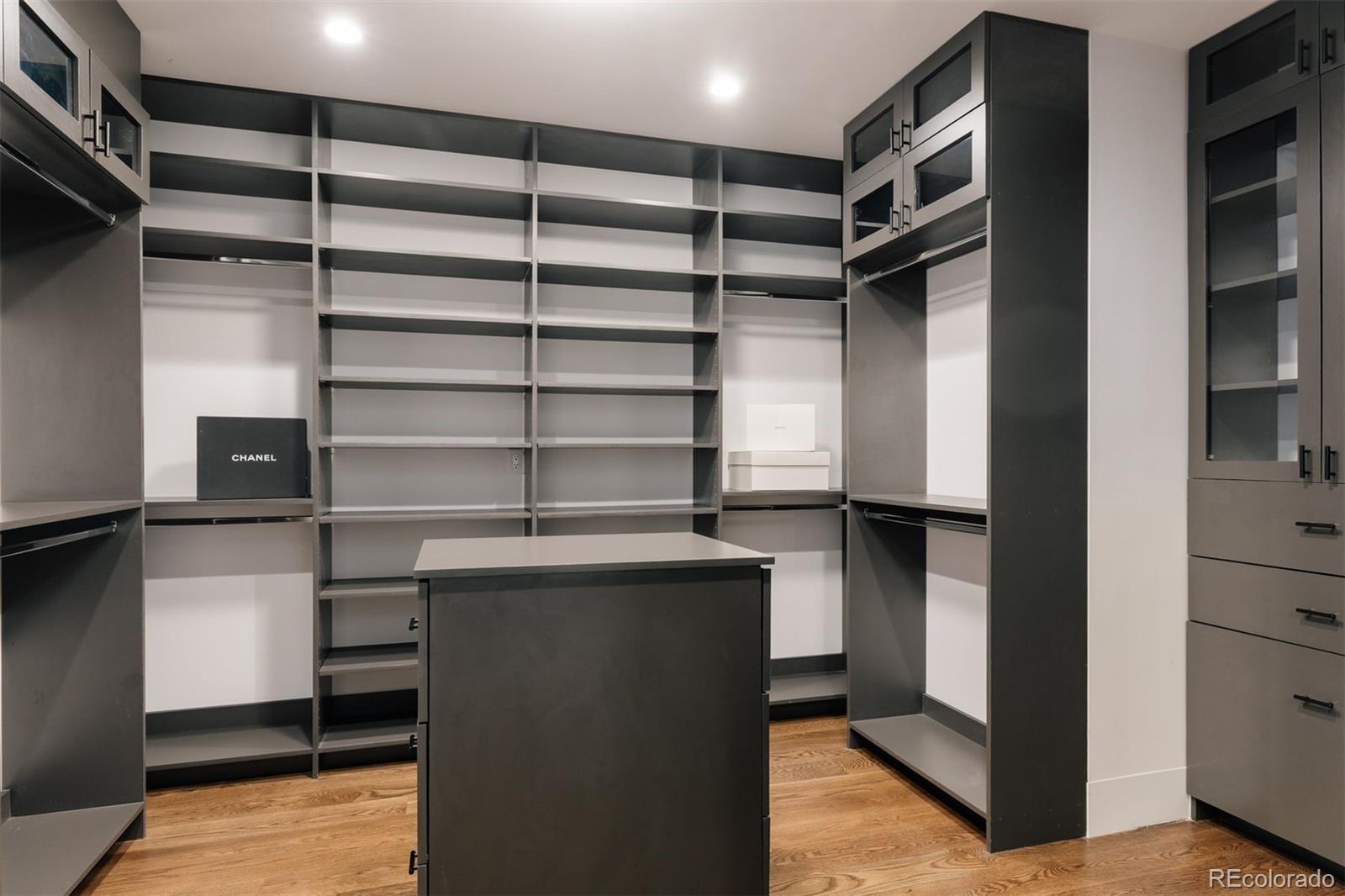 164 S Fairfax Street