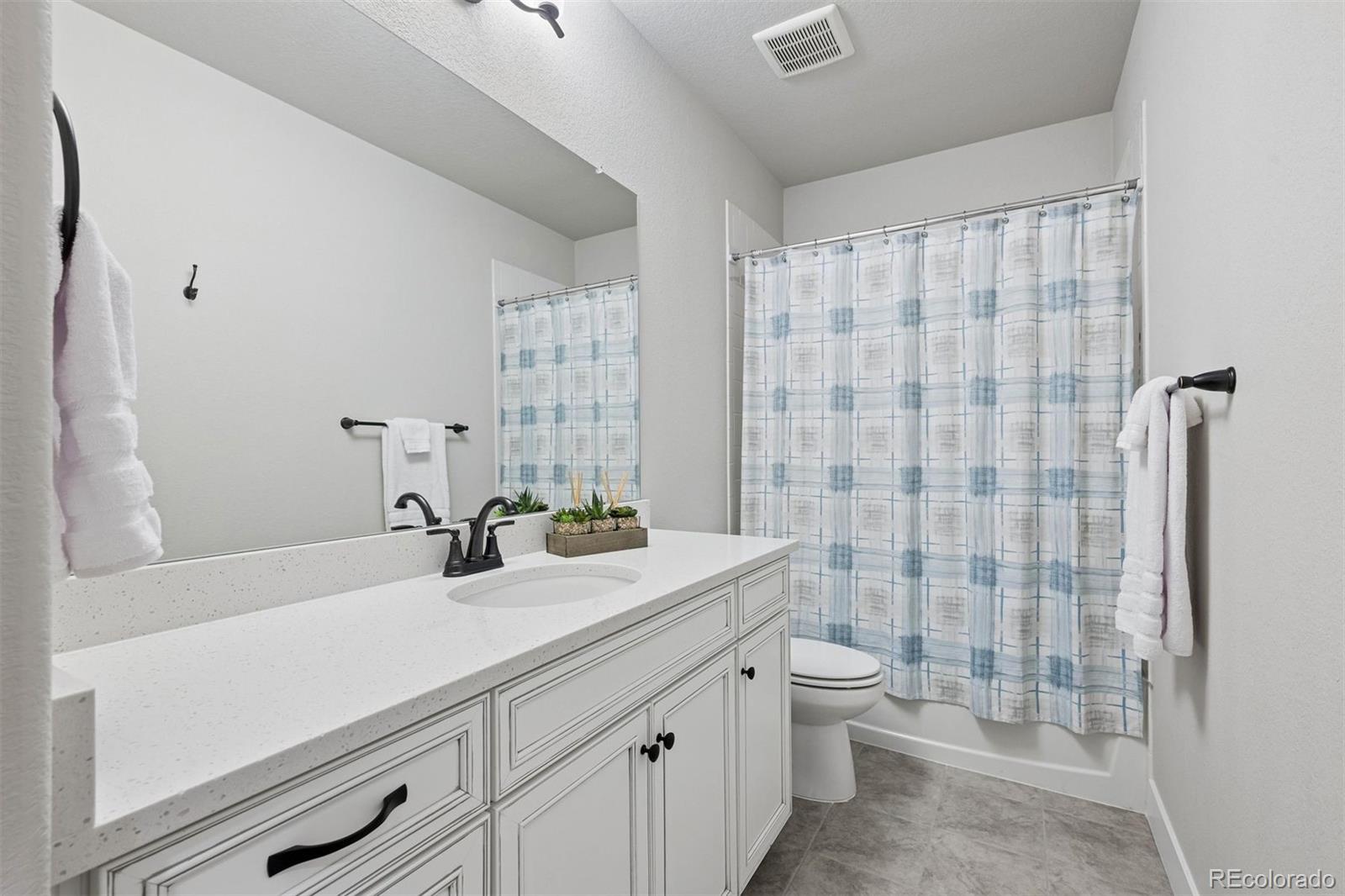 8749 S Quatar Street