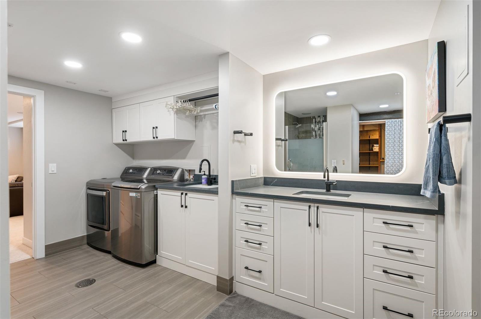 2471 S Jasmine Place