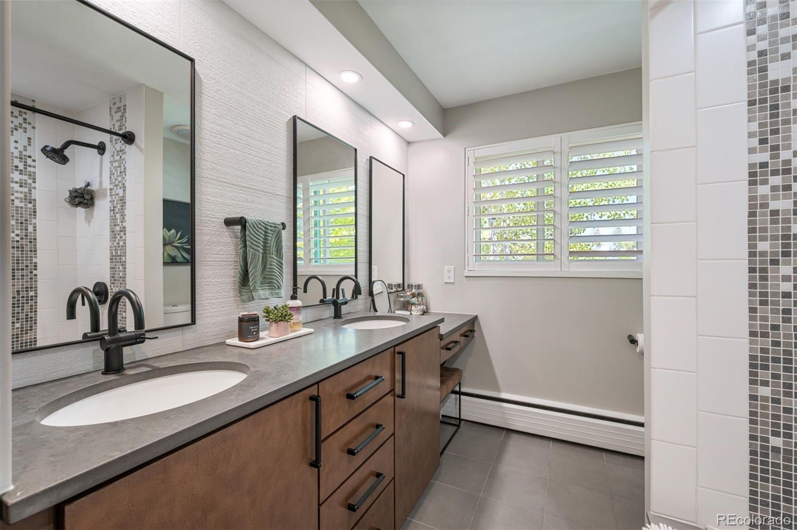 2471 S Jasmine Place