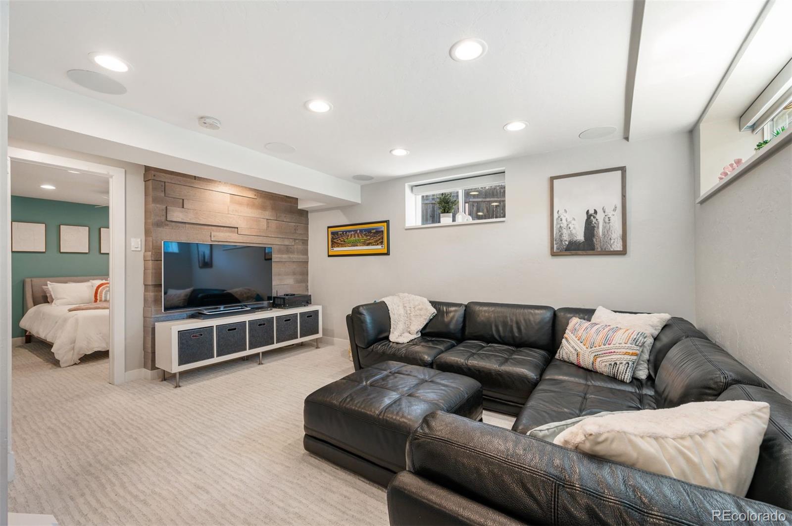 2471 S Jasmine Place