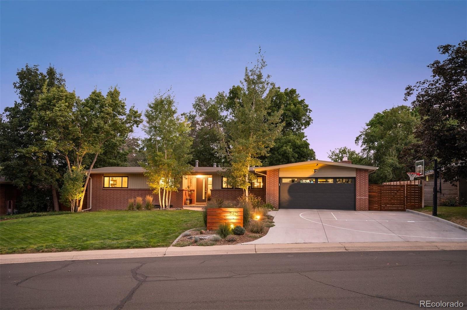 2471 S Jasmine Place