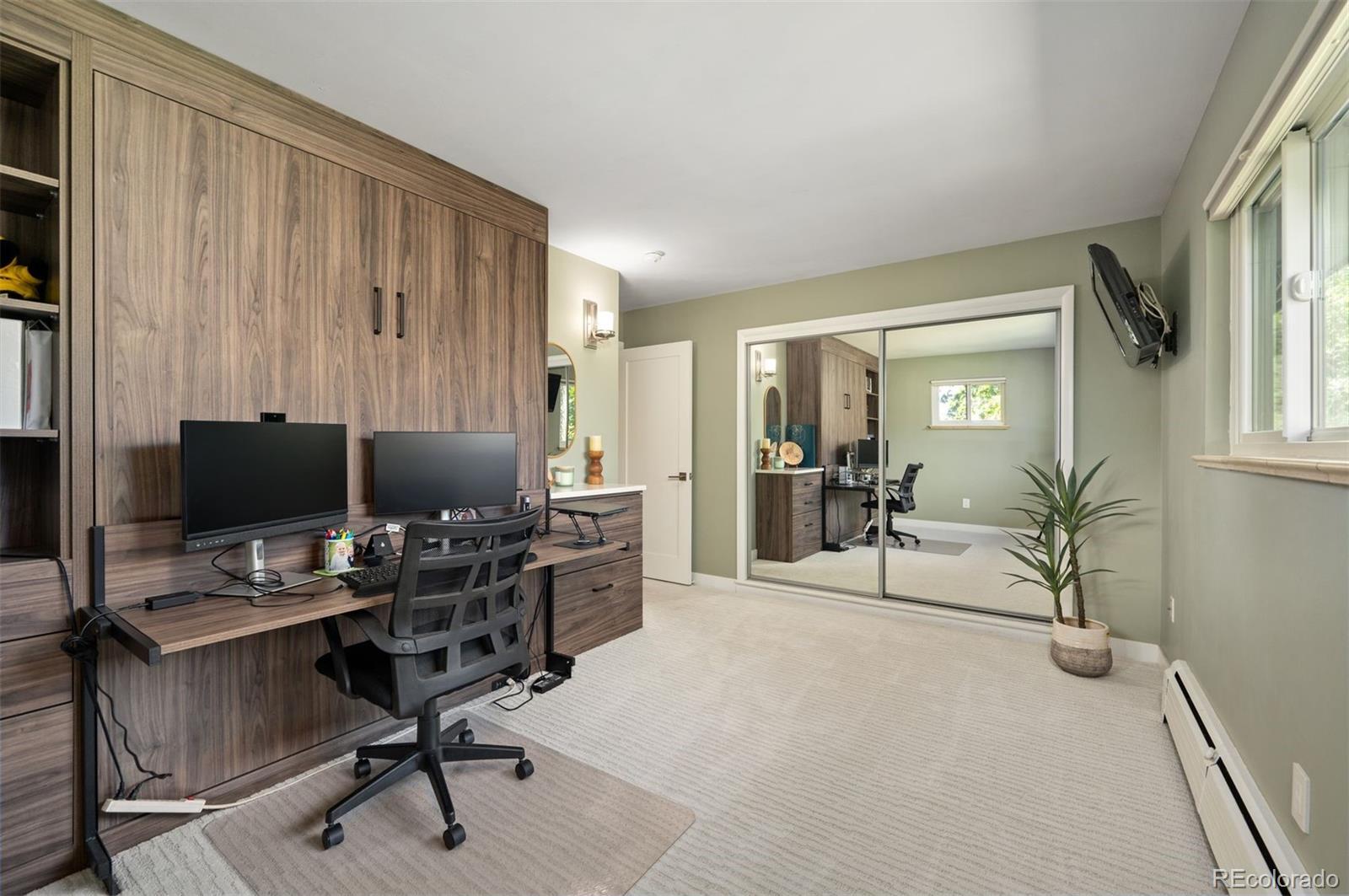 2471 S Jasmine Place