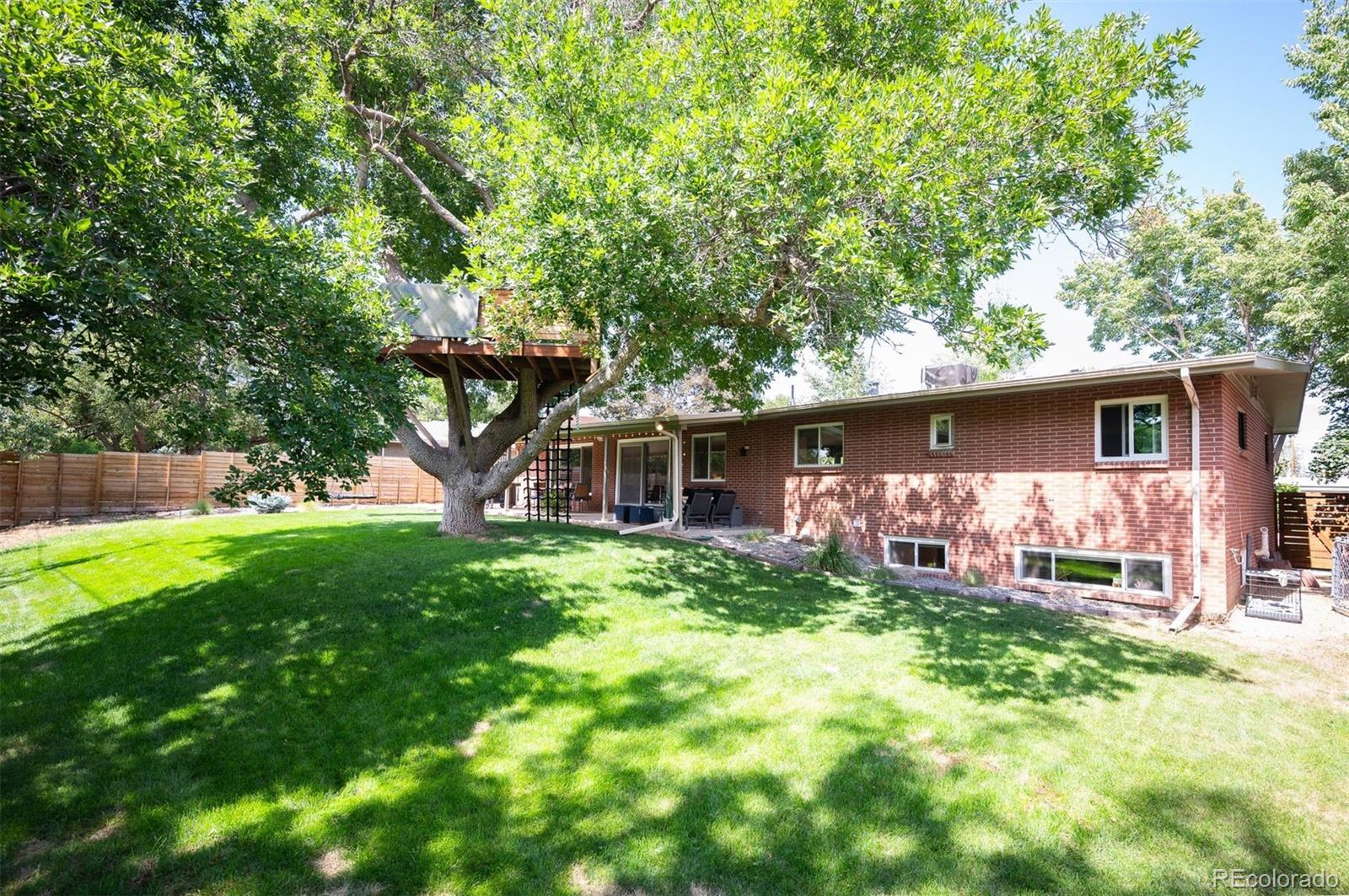 2471 S Jasmine Place