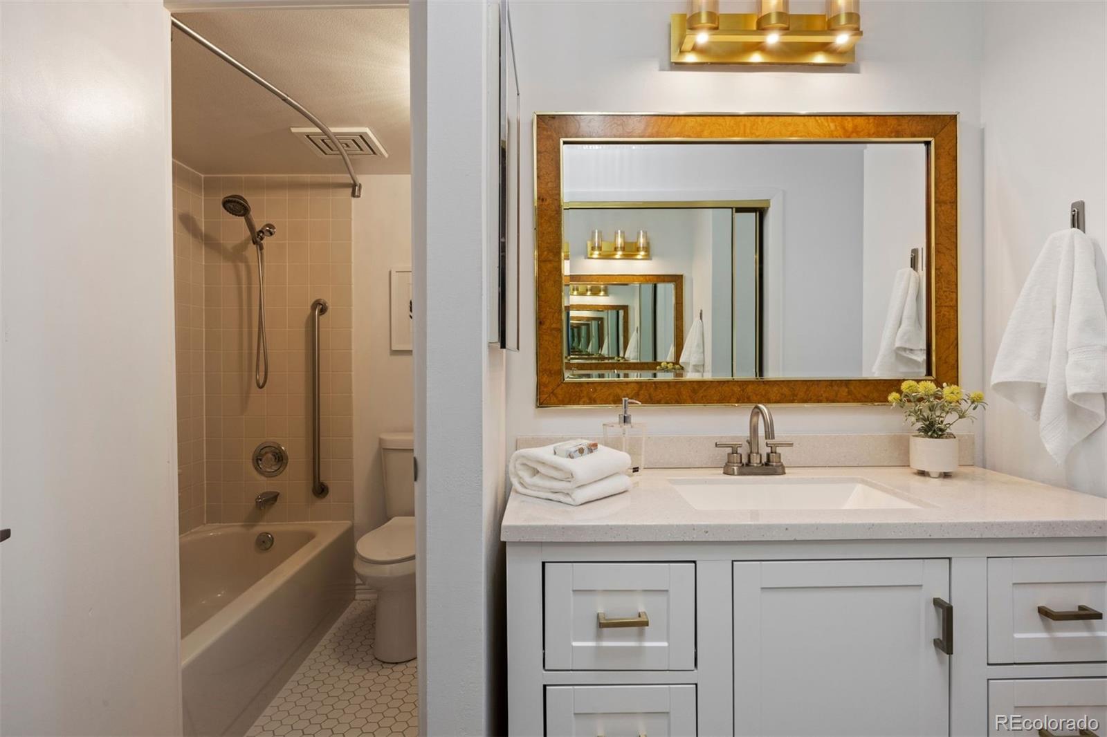 5955 E 10th Avenue Unit: 104