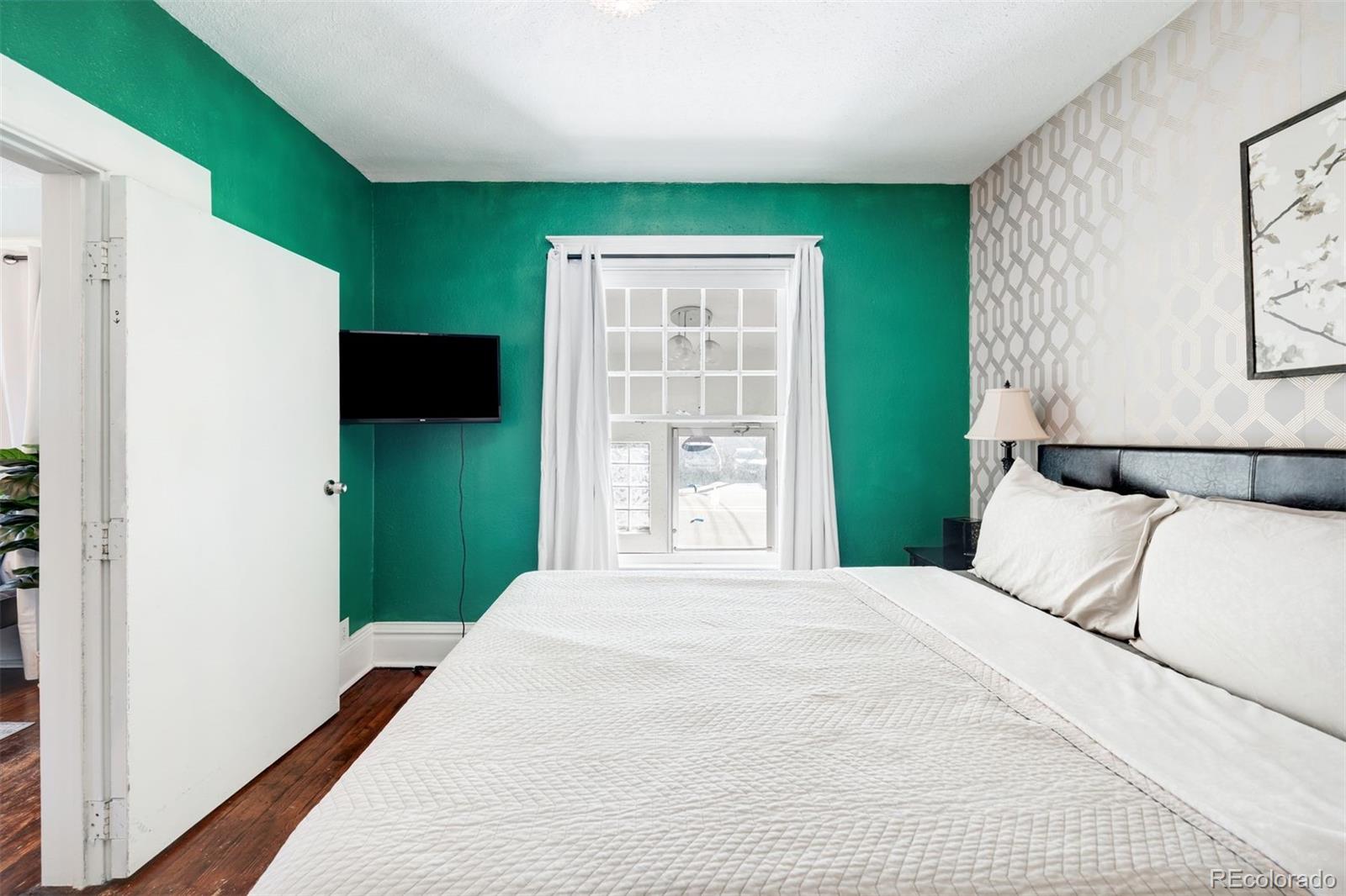 421 E Alameda Avenue