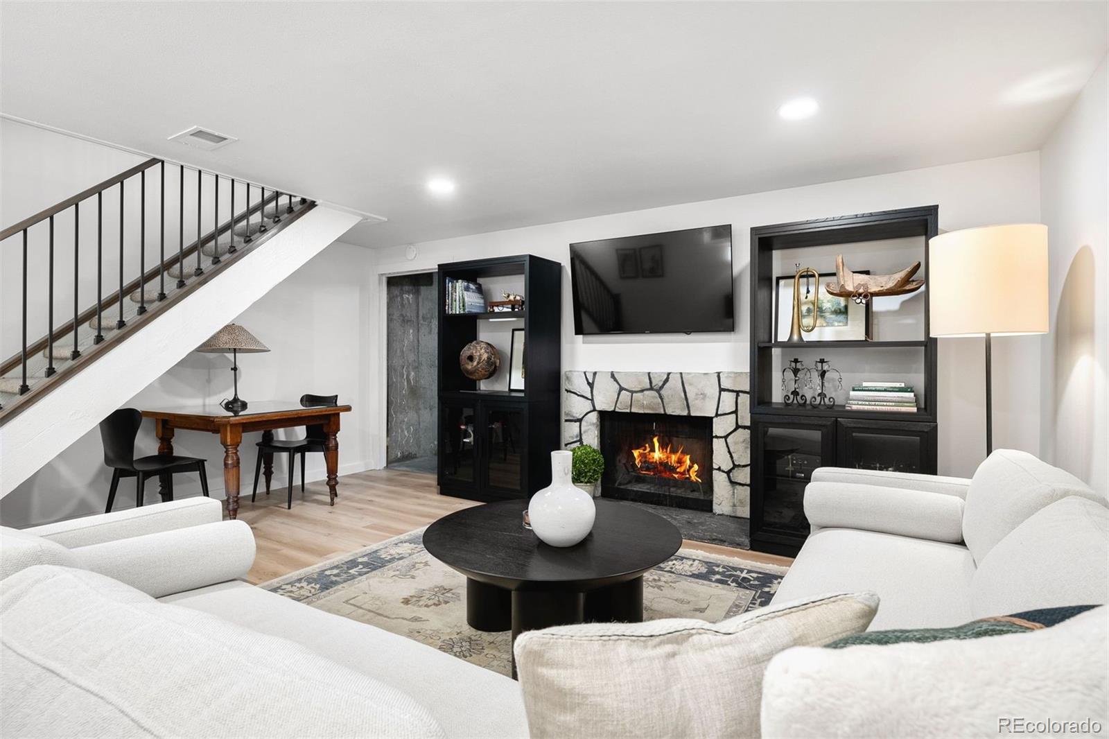 4202 E Maplewood Way