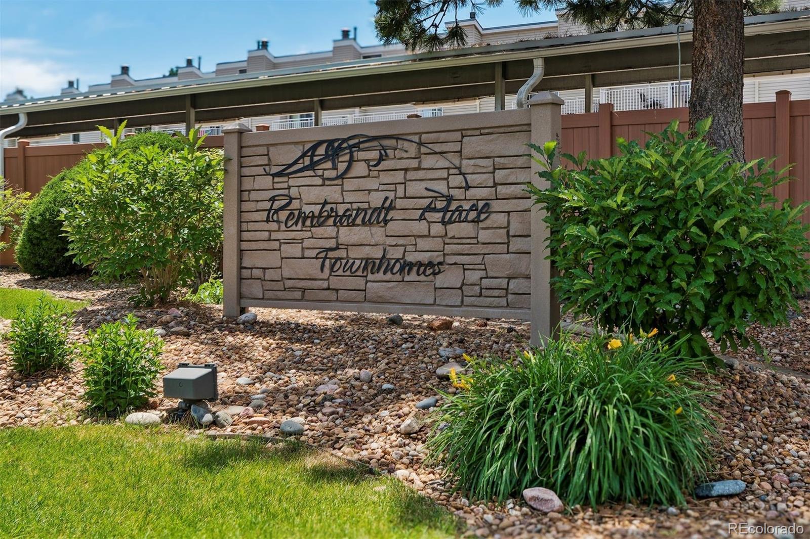 4202 E Maplewood Way