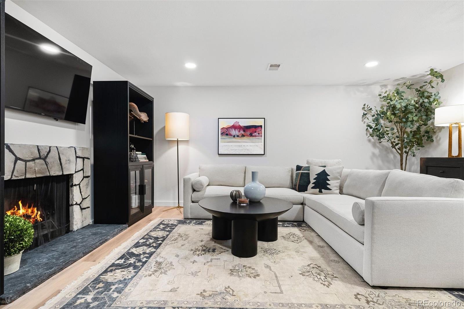 4202 E Maplewood Way