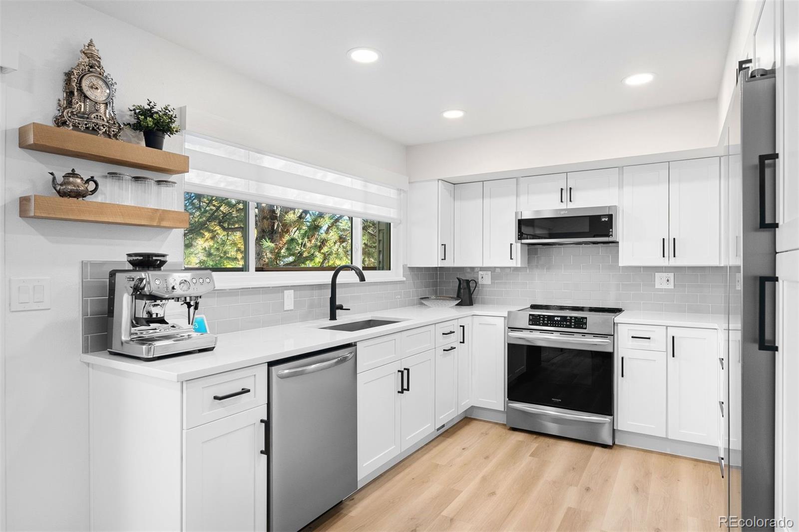 4202 E Maplewood Way