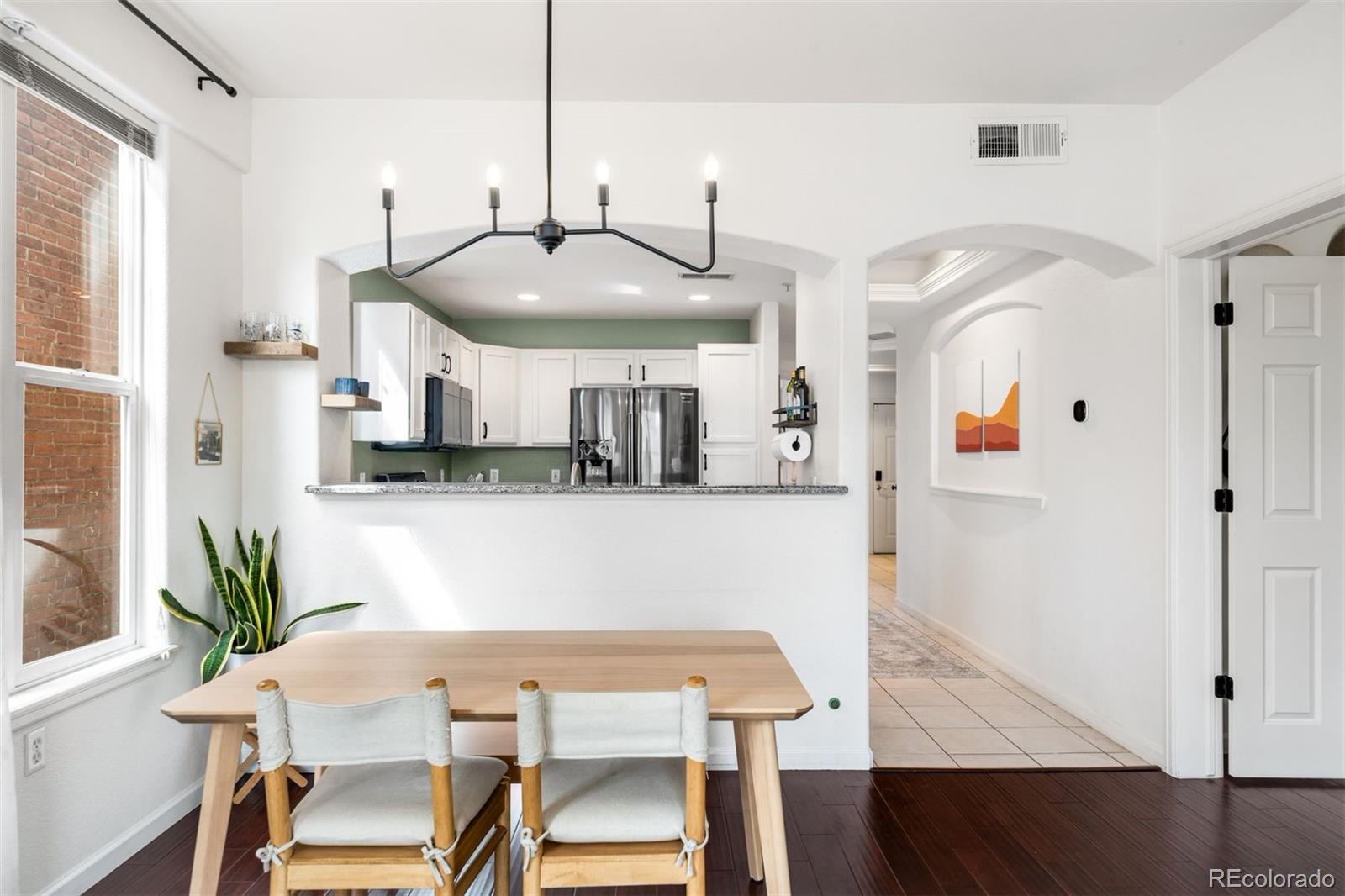 1727 N Pearl Street Unit: 204