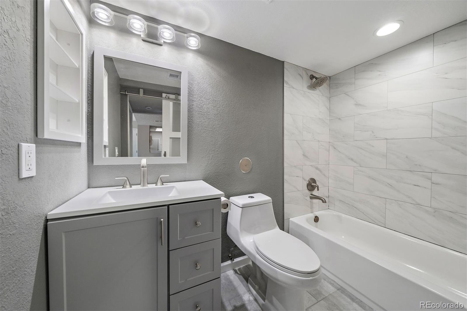 1970 S Xanadu Way Unit: 101