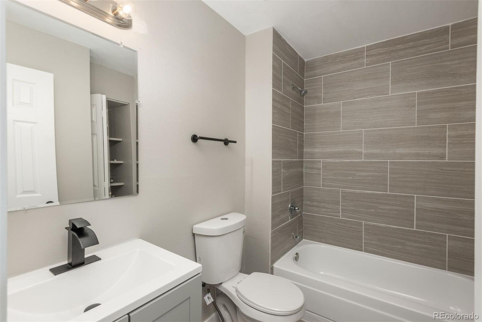 18071 E Kentucky Avenue Unit: 203