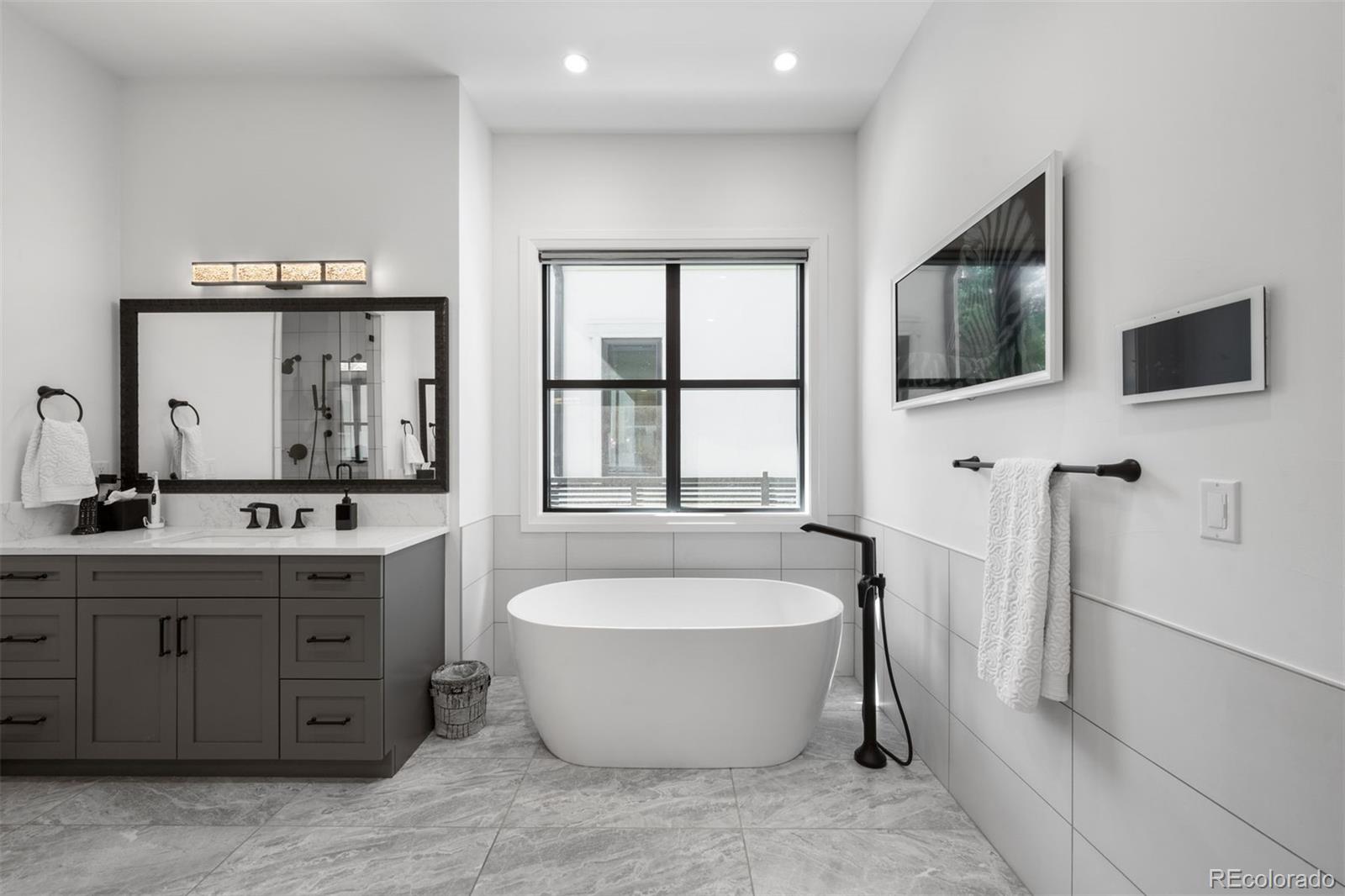 2821 E Cedar Avenue Unit: 2