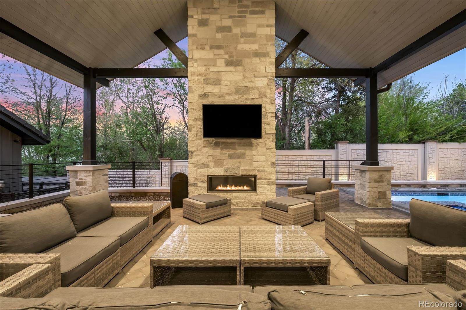 2821 E Cedar Avenue Unit: 2