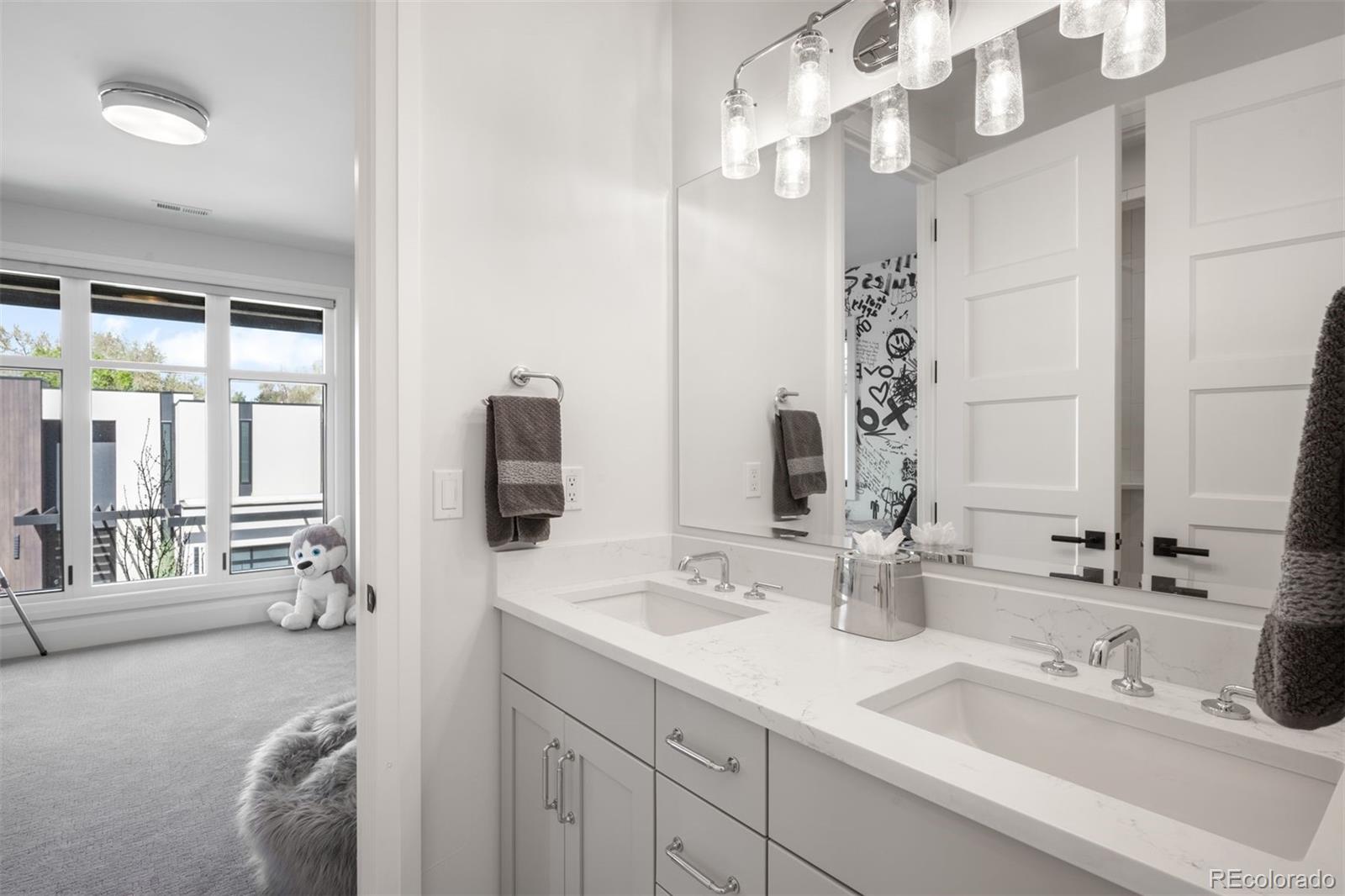 2821 E Cedar Avenue Unit: 2