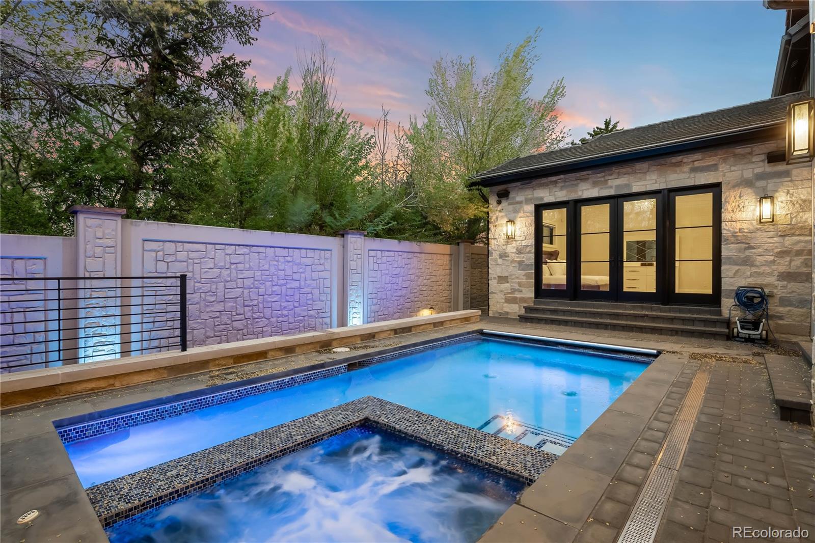 2821 E Cedar Avenue Unit: 2