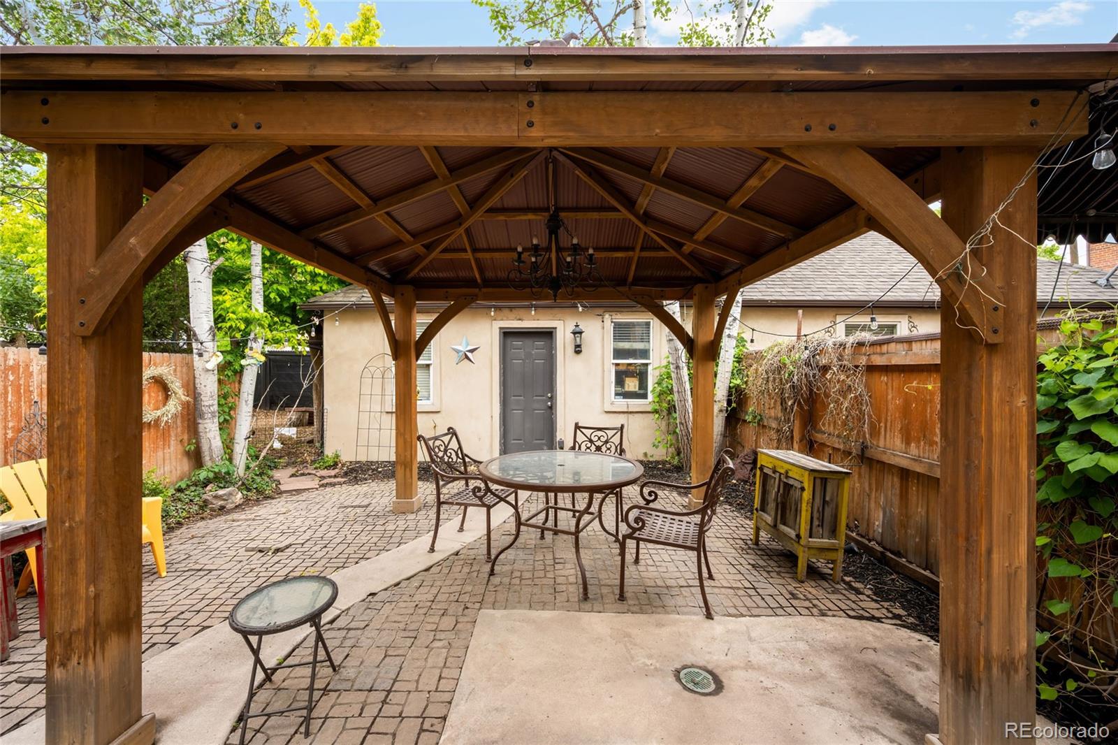 2527 Tremont Place