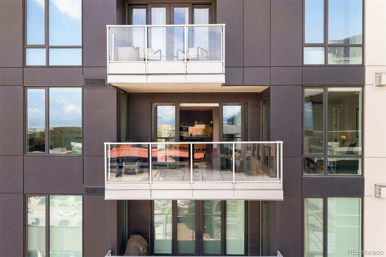 155 Steele Street Unit: 1017