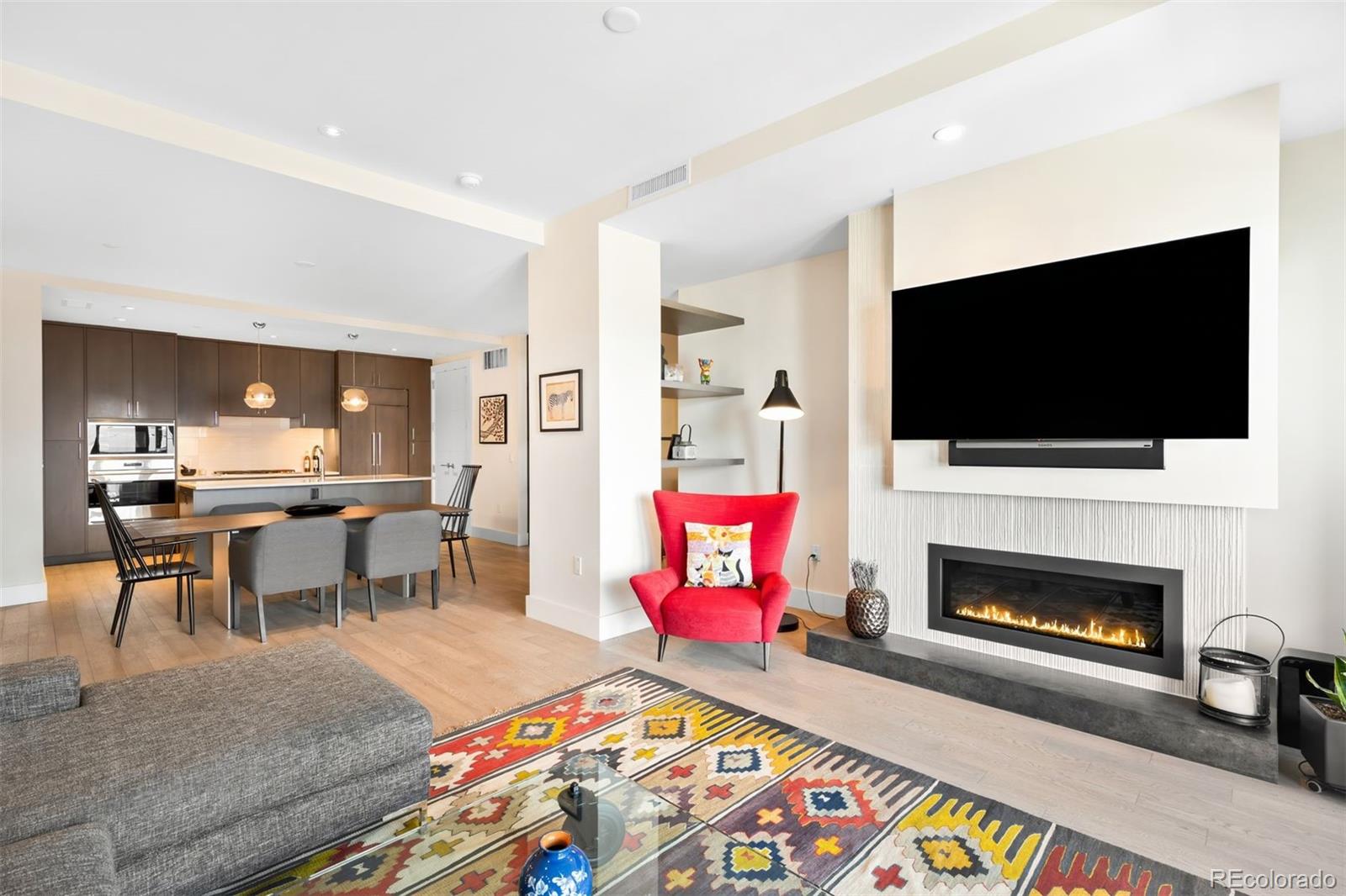 155 Steele Street Unit: 1017