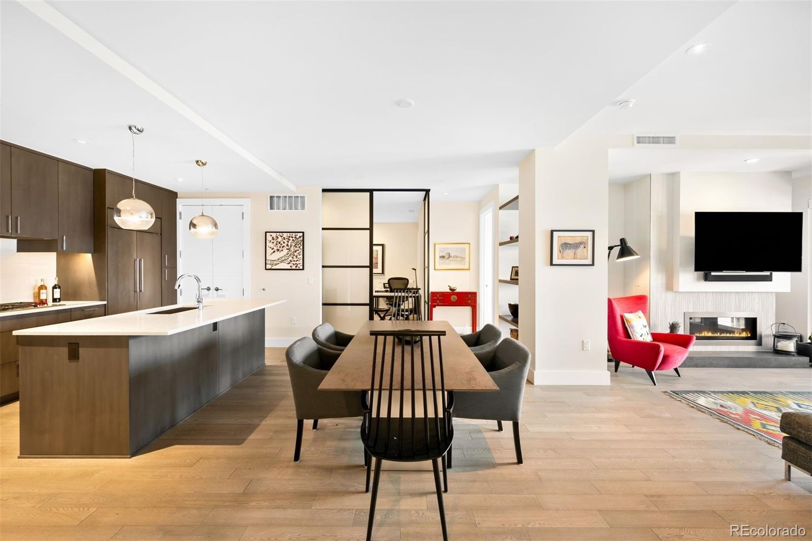 155 Steele Street Unit: 1017