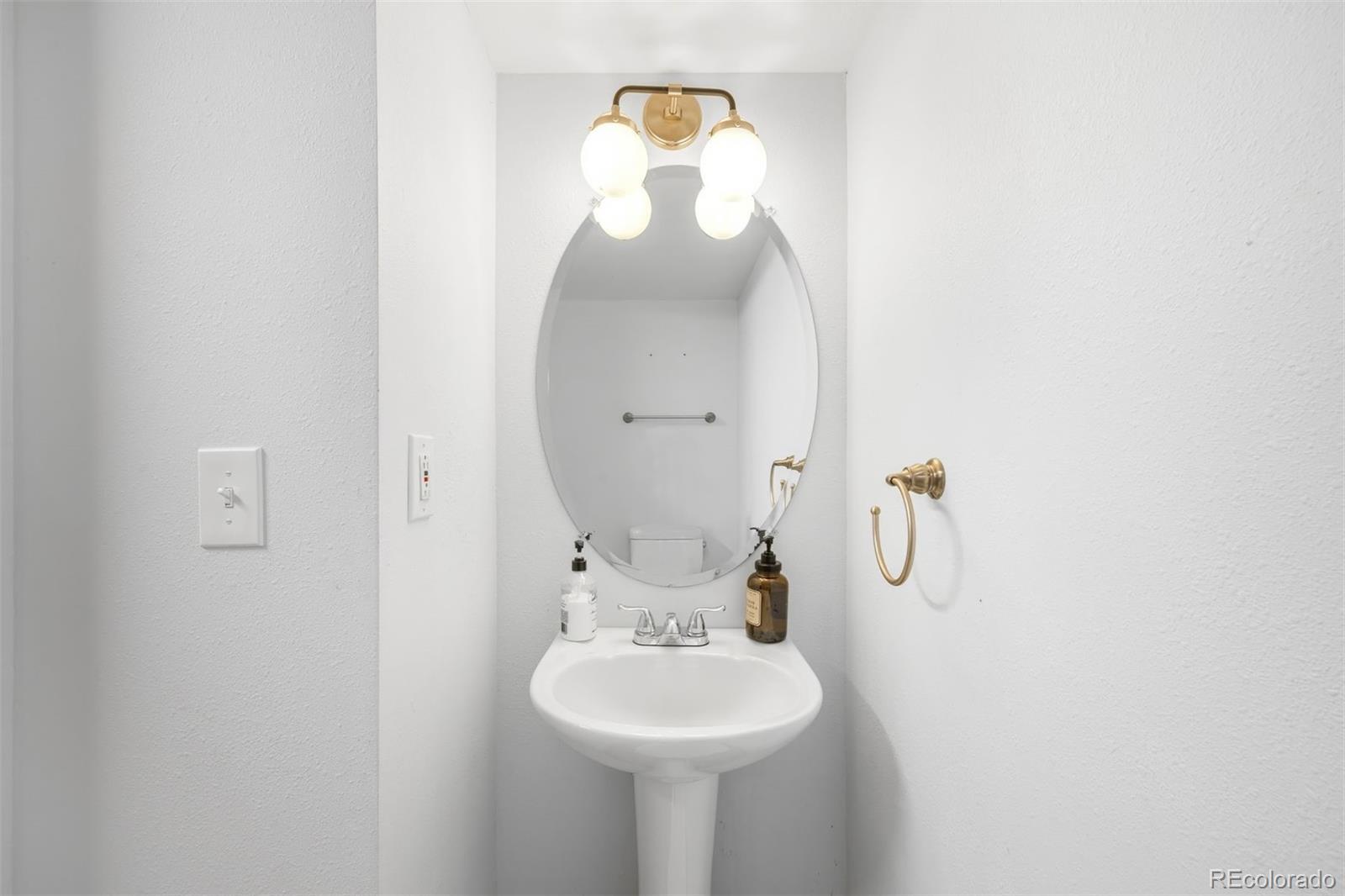 5480 E Jewell Avenue