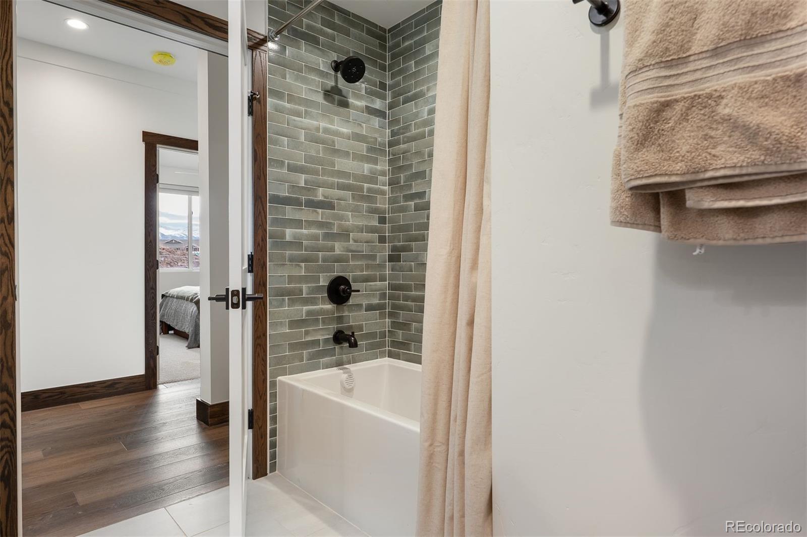 380 Sterling Loop Unit: 2