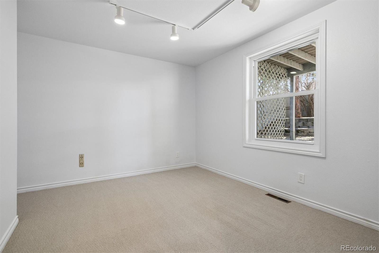 1655 S Syracuse Street