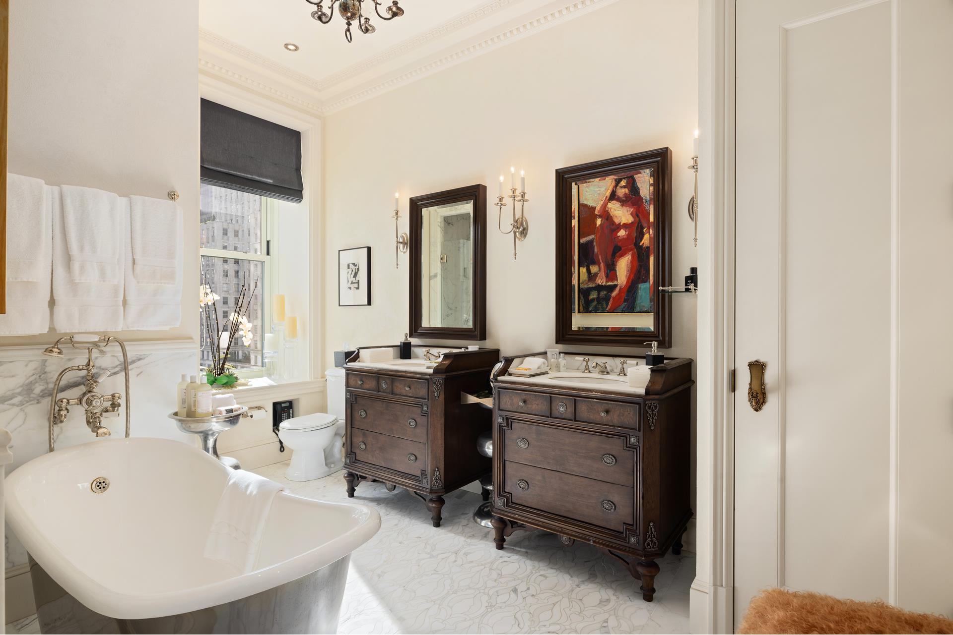 1 CENTRAL Park S 909